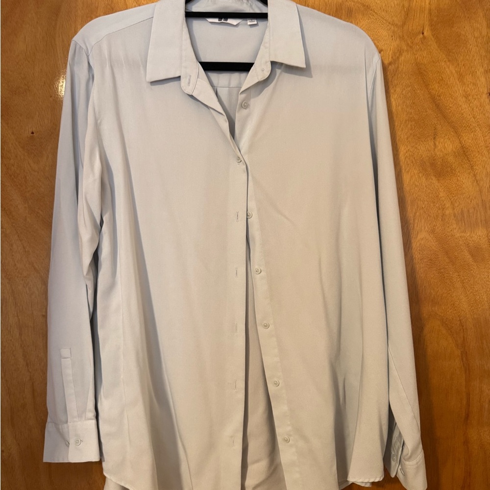 Uniqlo Light Blue Button-Down Blouse | Women’s Workwear | Size Large